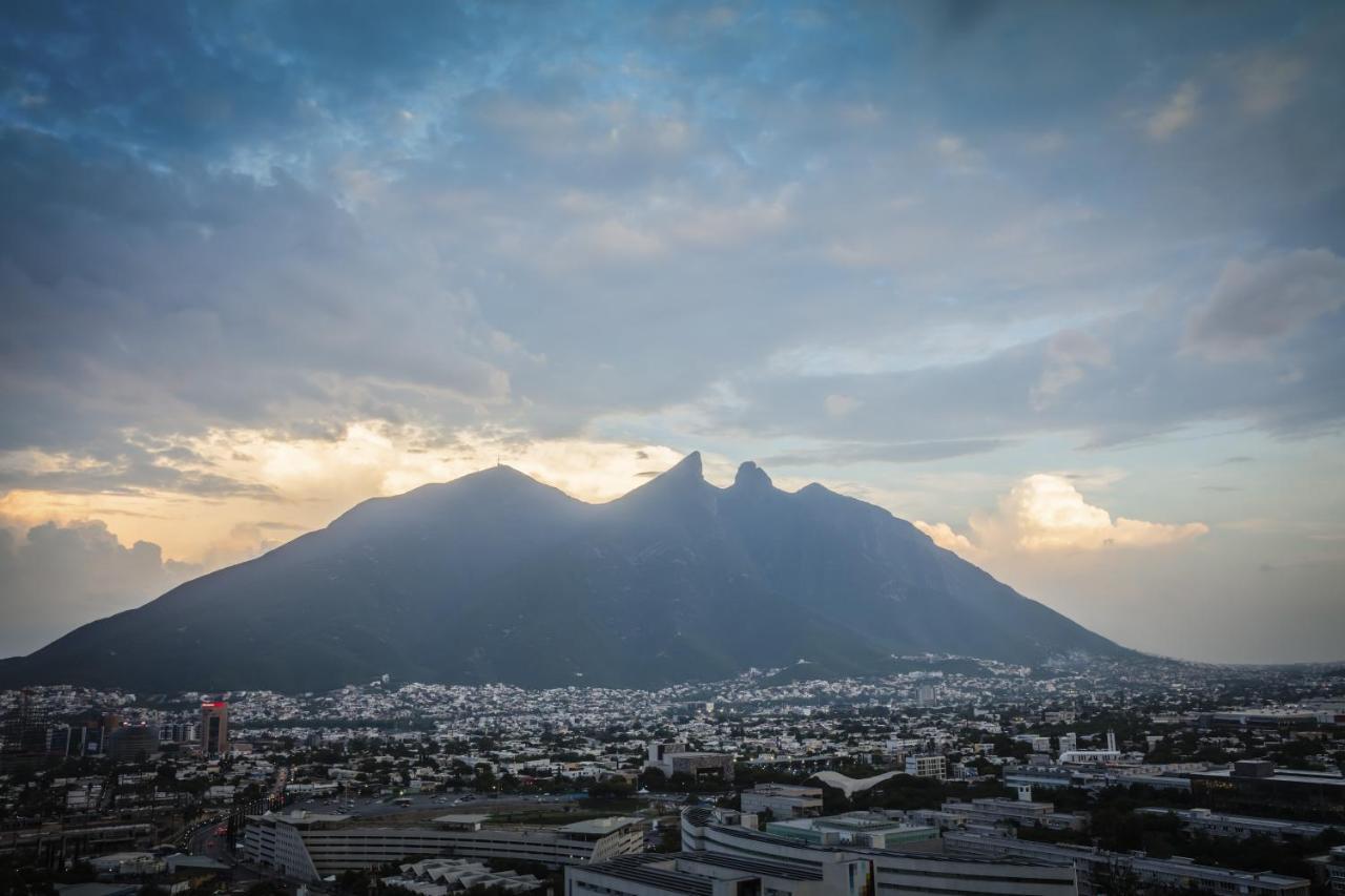 Отель One Monterrey Tecnologico Экстерьер фото