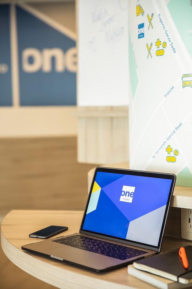 Отель One Monterrey Tecnologico Экстерьер фото